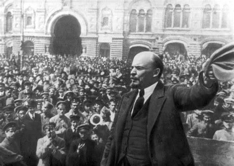 1917年のロシア革命、ツァーリ制終焉と共産主義の誕生